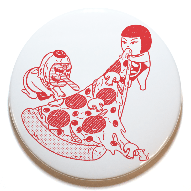 P is for Pizza 01 バッジ（特大） | OKIMI ONLINE STORE