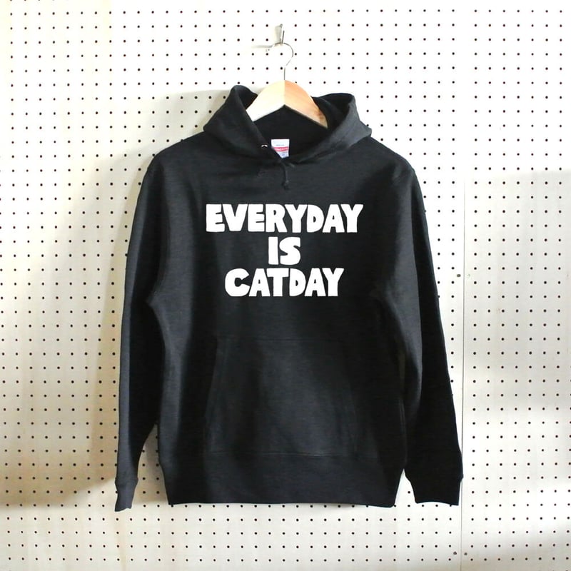 EVERYDAY IS CATDAY(プルオーバーパーカー) | 6JUMBOPINS