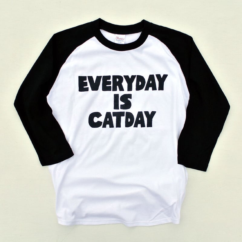 EVERYDAY IS CATDAY ベースボールTシャツ | 6JUMBOPINS