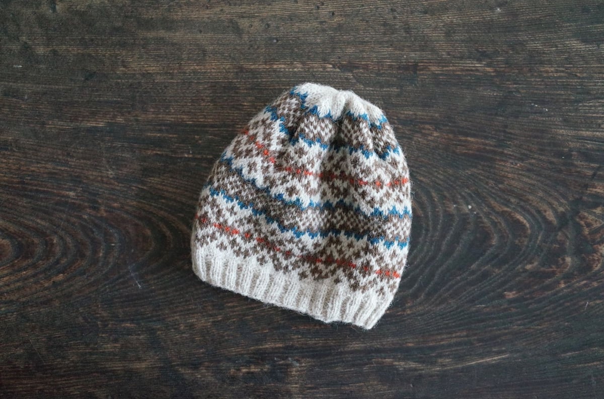 編み込み模様のニット帽 / Leikki Hat / ブルー×レッド | Juhla