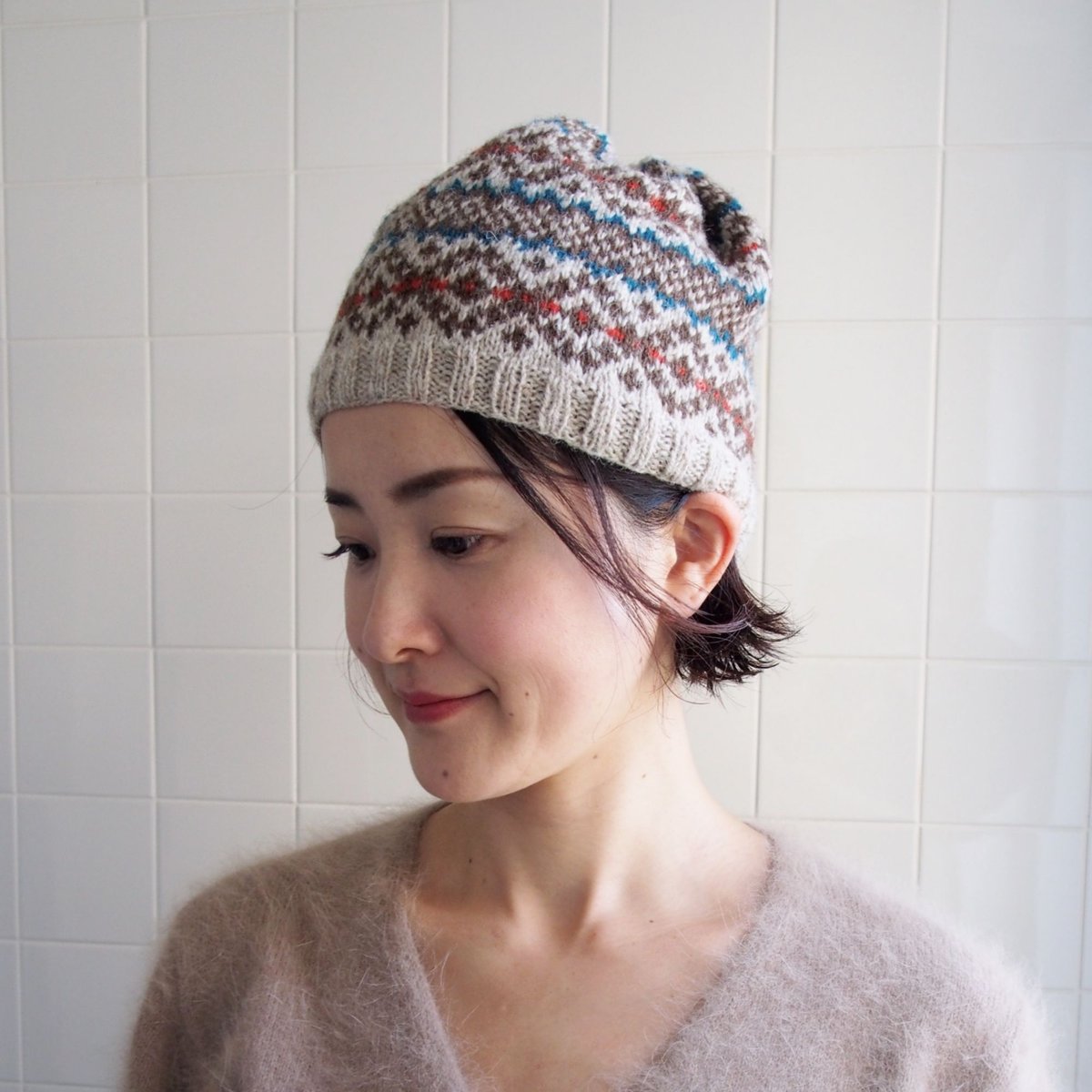 編み込み模様のニット帽 / Leikki Hat / ブルー×レッド | Juhla