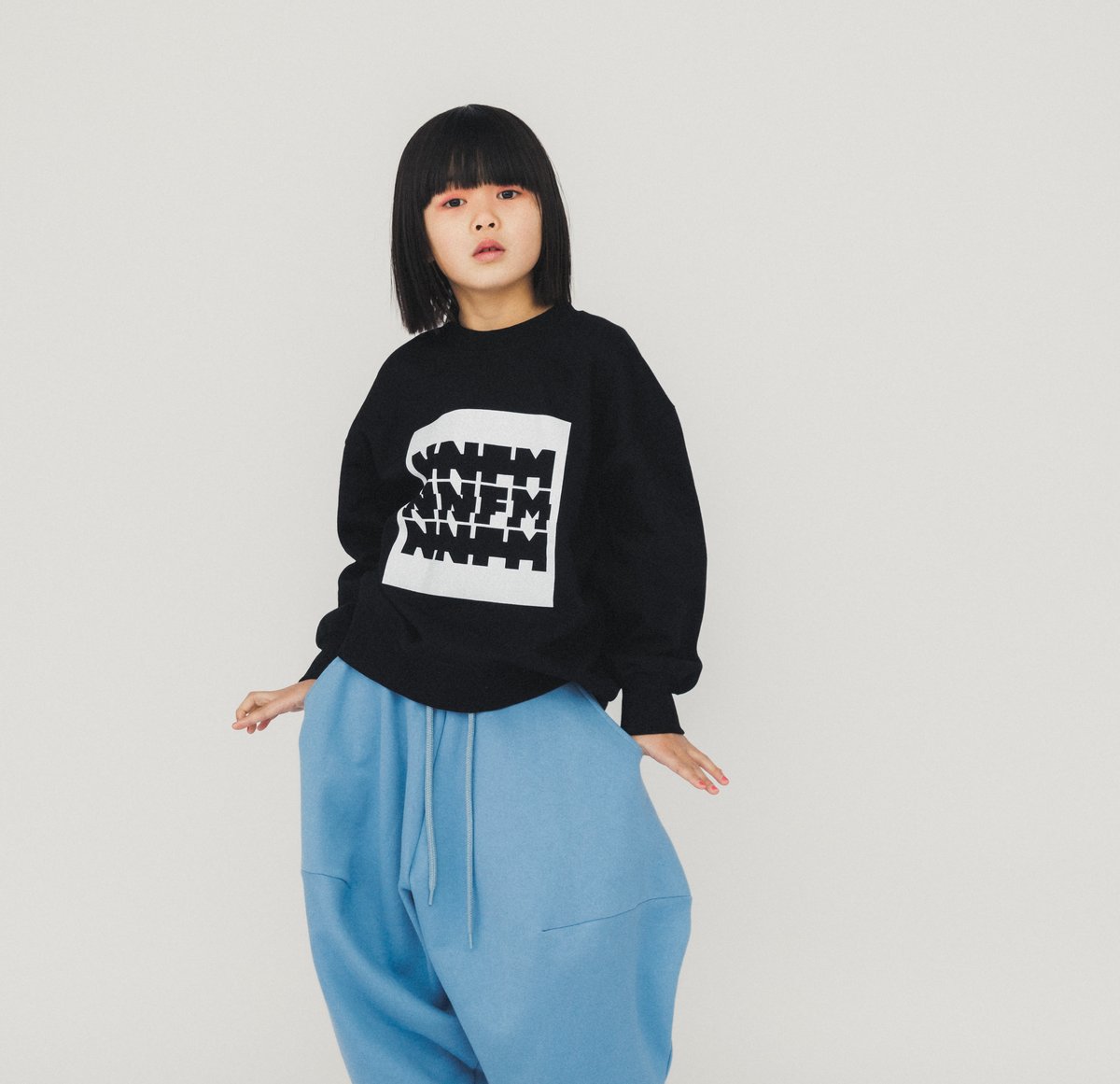 nunuforme / NNFMボックスロゴトレーナー nt24-002-10 Black