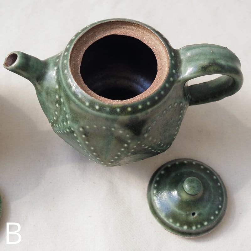古美術品◼️蔵からかなりステキな深い緑色の可愛らしい四角い陶器が出て来ました、 緑釉急須【財満晋平】 | ドライフラワーと、うつわと暮らし。TOKYO