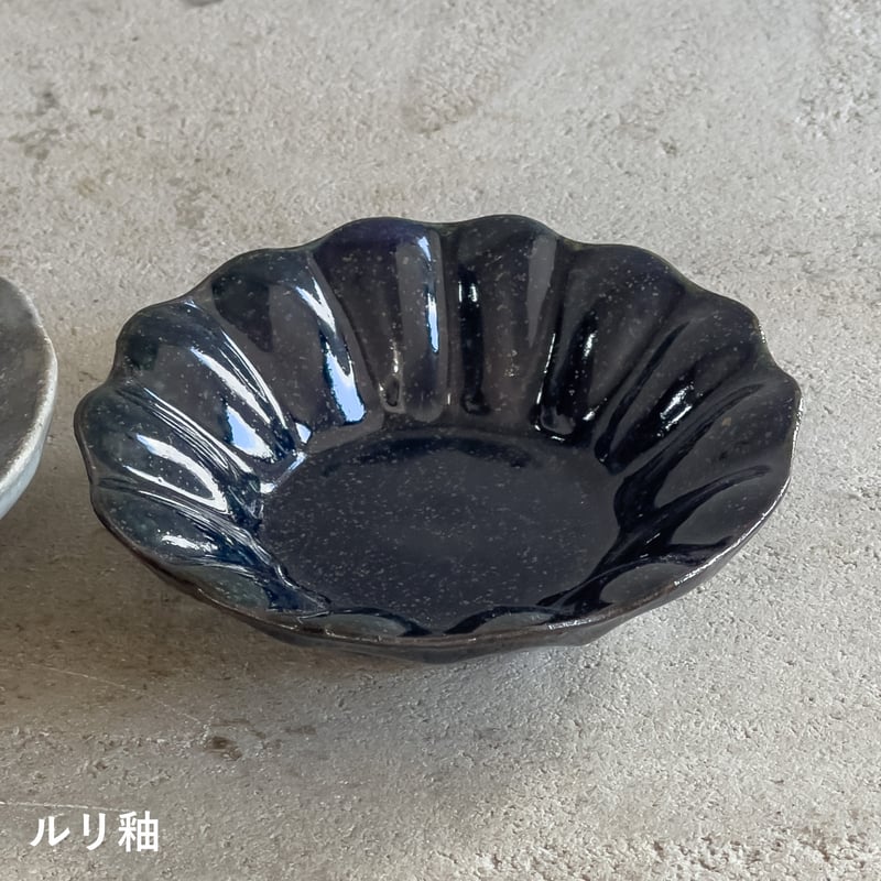 輪花深皿 豆【古谷製陶所】 | ドライフラワーと、うつわと暮らし 輪花深皿 豆【古谷製陶所】 | ドライフラワーと、うつわと暮らし