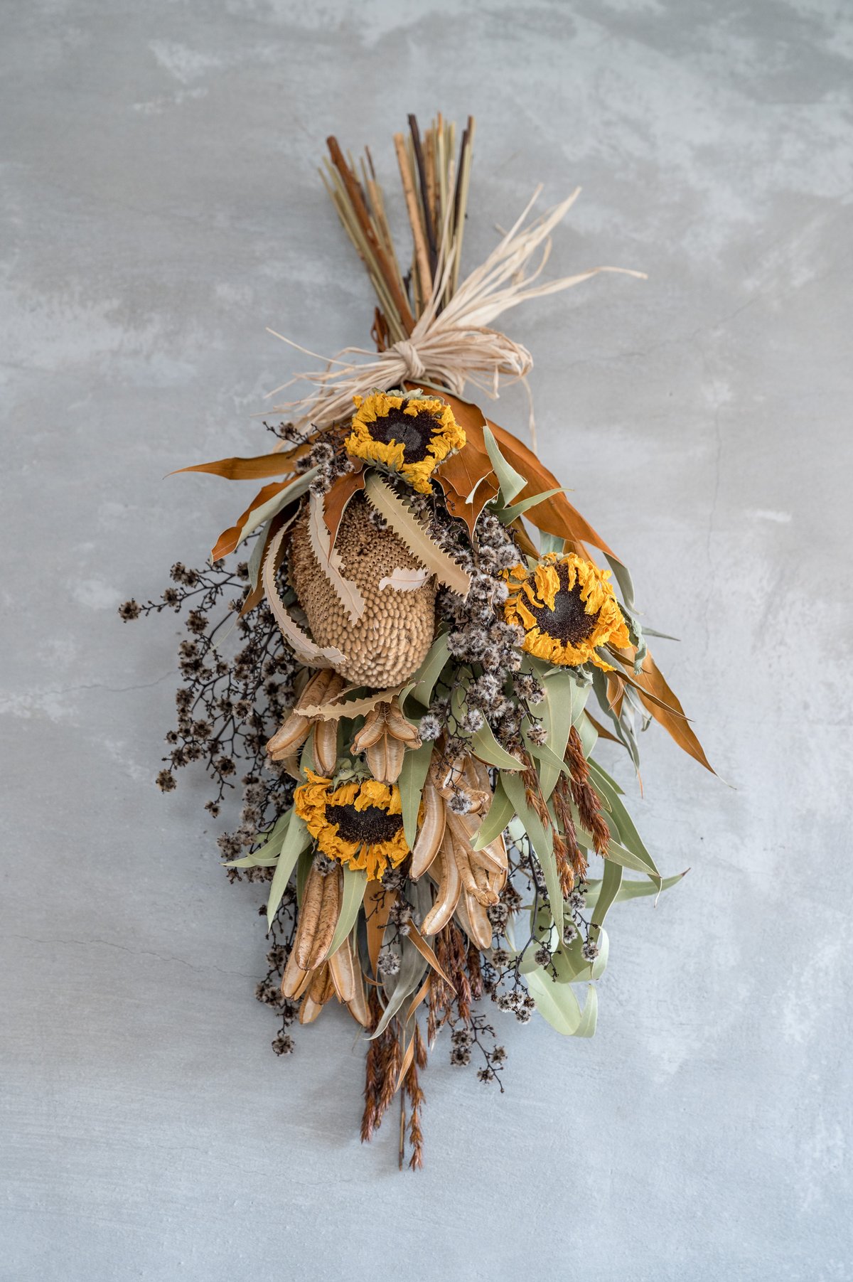 ヒマワリとバンクシアの大きめドライフラワースワッグ | ドライ