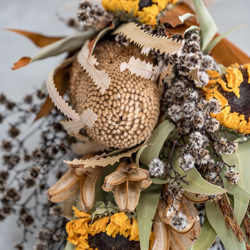 ヒマワリとバンクシアの大きめドライフラワースワッグ | ドライ