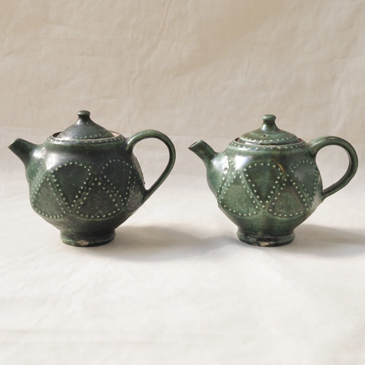 淡い緑色の陶器瓶 sou（想）土瓶 緑釉 | 深山食器店