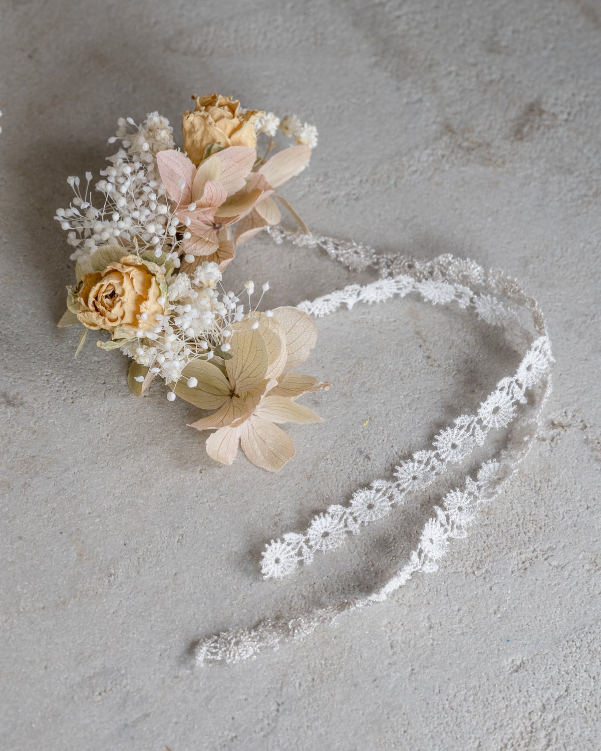 記念日を彩るドライフラワーの花かんむりwhite kids ver. 記念日を彩るドライフラワーの花かんむりwhite kids ver.