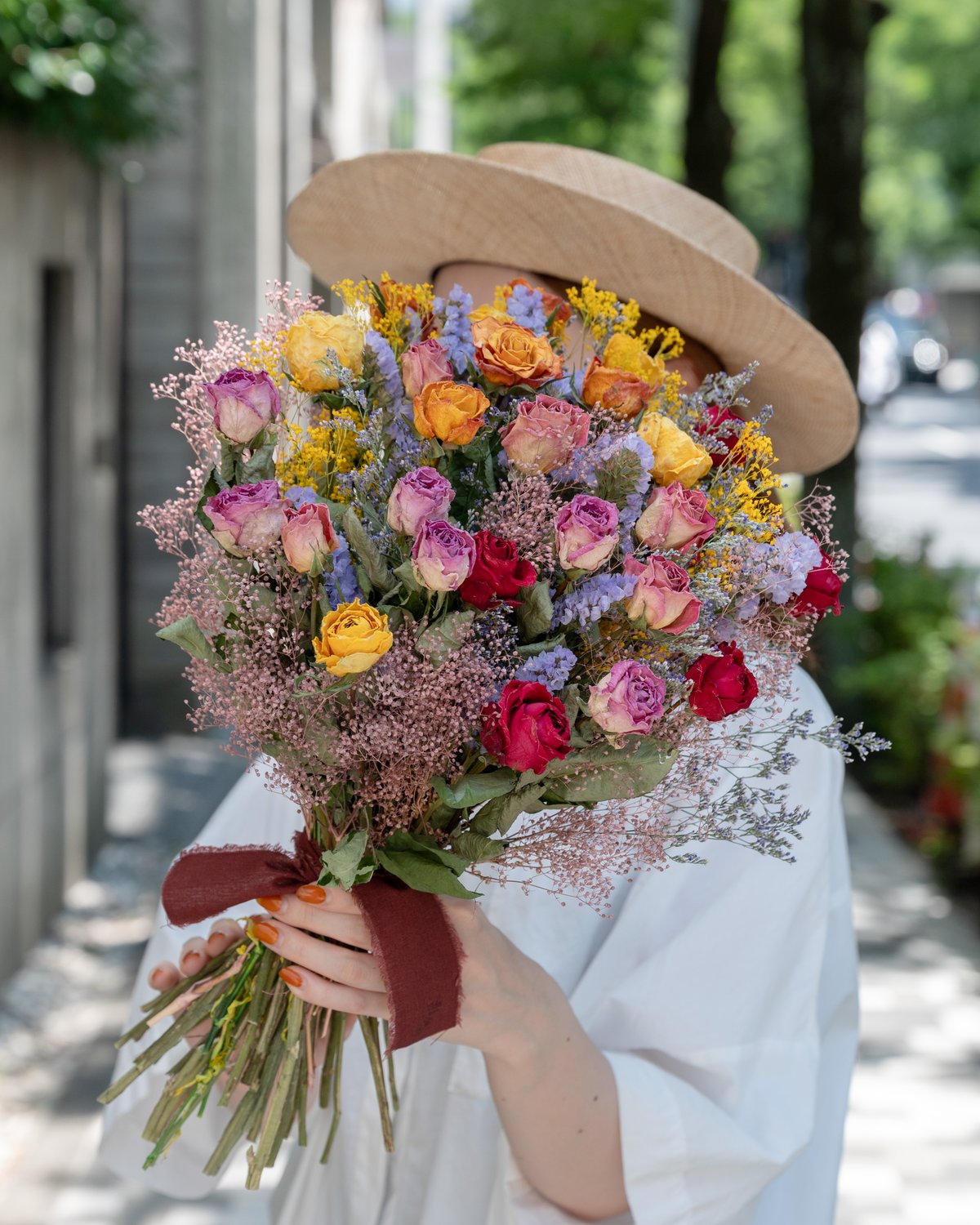 ドライフラワーꕤ︎︎カーネーションとスプレーバラのお花いっぱい花束ꕤ︎︎スワッグ プロポーズにおすすめ🌹カラフルバラいっぱいのドライフラワー
