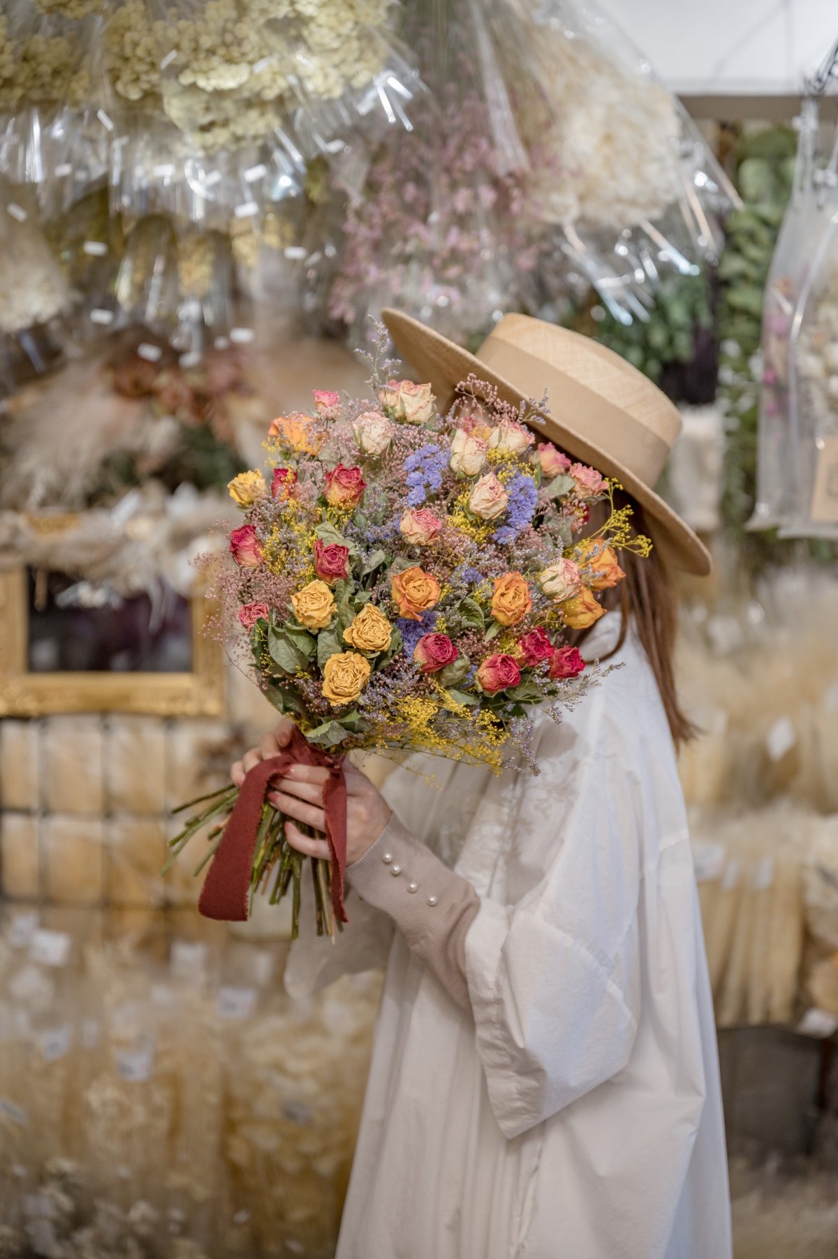 カラフルバラいっぱいのドライフラワー花束 | ドライフラワーと カラフルバラいっぱいのドライフラワー花束 | ドライフラワーと