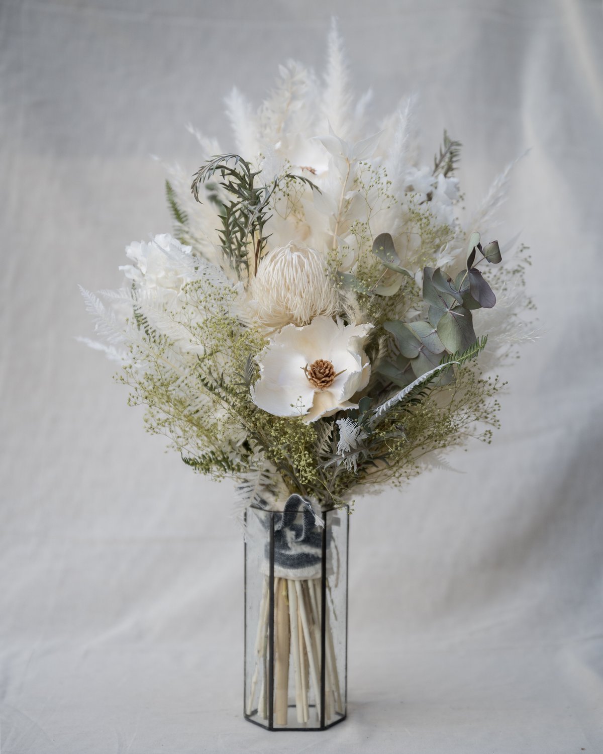 ホワイトグリーン系ロングサイズのドライフラワー花瓶花束