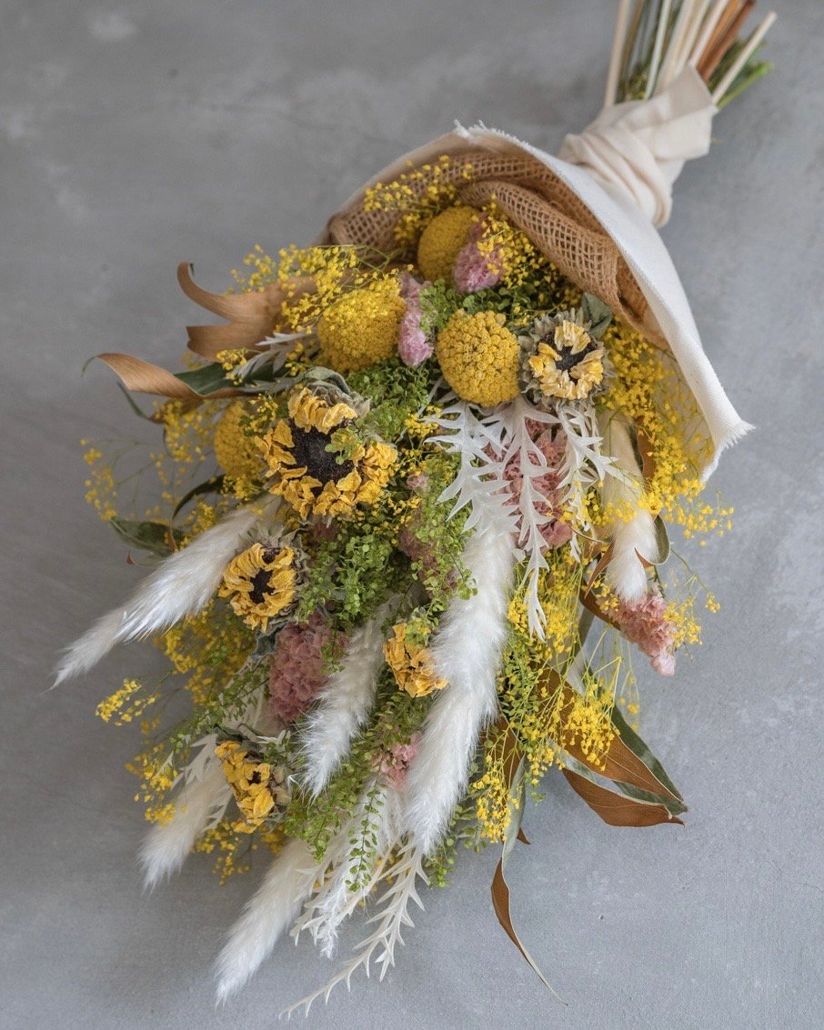 ヒマワリのビタミンカラードライフラワースワッグ | ドライフラワーと