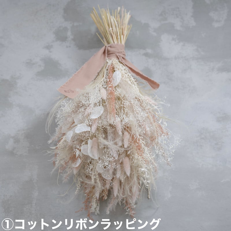 白とピンクの三日月リース　ドライフラワー　スターチス　ルナリア 白とピンクの三日月リース ドライフラワー スターチス ルナリア