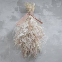 ふわふわなパンパスグラスと実物を紡いだ　季節を移ろう　リース　ドライフラワー パンパスグラスを紡いでつくる ふわふわリースができました🌾 厳選した