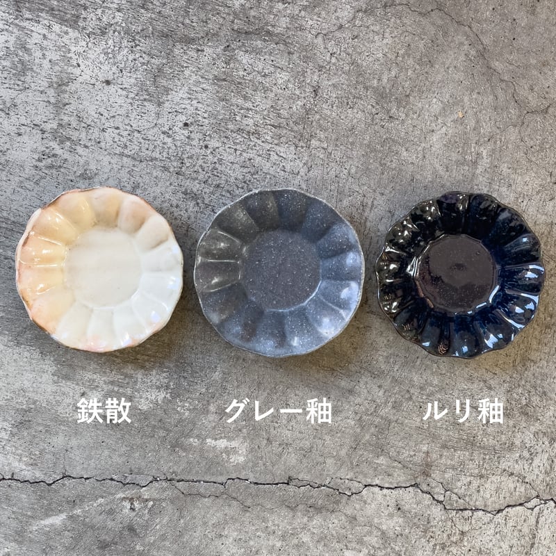 輪花深皿 豆【古谷製陶所】 | ドライフラワーと、うつわと暮らし 輪花深皿 豆【古谷製陶所】 | ドライフラワーと、うつわと暮らし