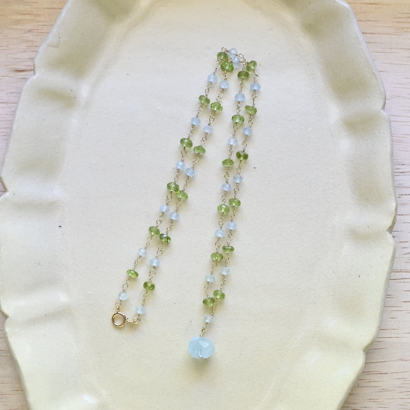 アクアマリンとペリドットの紡ぐネックレス/Yahya | ドライフラワーと