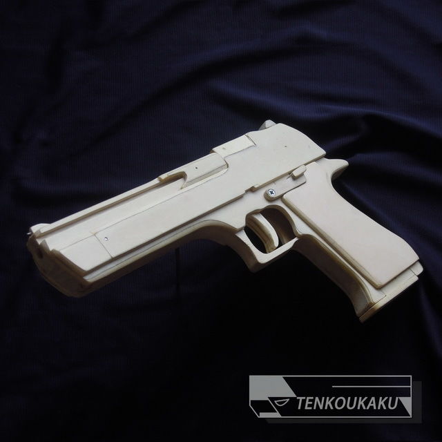 ブローバックする輪ゴム銃（排莢機能付）・デザートイーグル