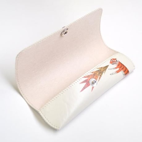 Ｆｅｗ　ｂｙ　ＮＥＷＭＡＮ　　ＣＡＲＯＬＹＮ  　Ｃ３