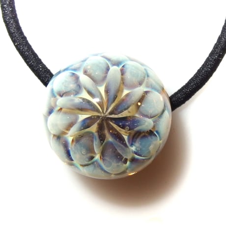 玉響glass】花柄ガラスペンダント ポリシリケイトガラス ハンドメイド