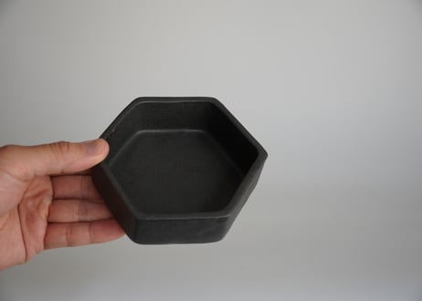 六角鉢　黒・白（青萩）