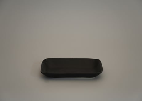 角小皿　黒・白（青萩）