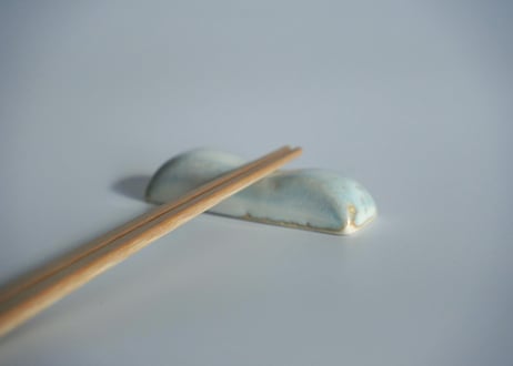 箸置き 一心焼型　青萩（白）