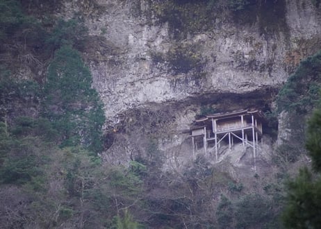 国宝　三佛寺奥院　『 投入堂 』