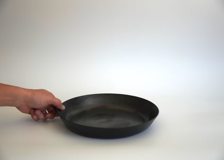 鉄製フライパン（取手：樫・表面焦がし＋塗装）＊取手着脱タイプ