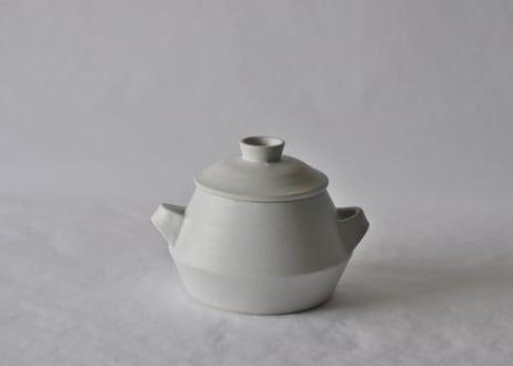 雪白磁蓋物（A）