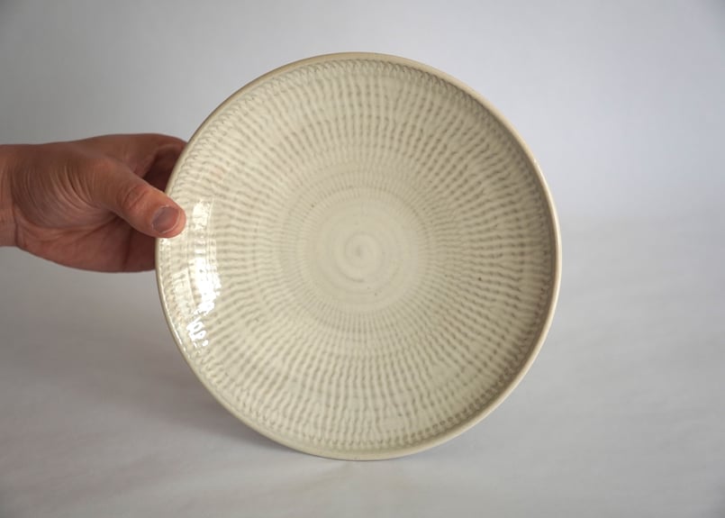 白飛鉋平皿8寸 | COCOROSTORE