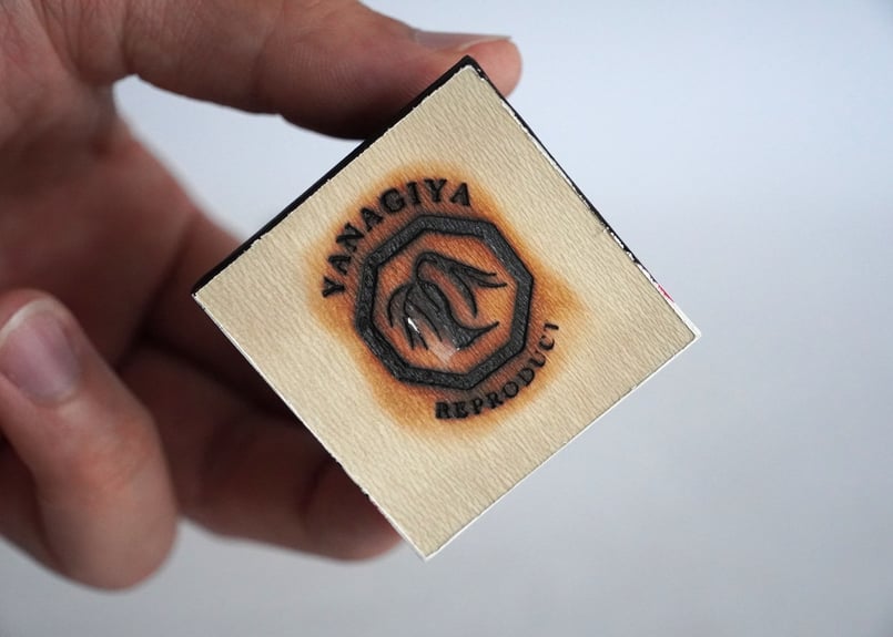 鳥取 郷土玩具 柳屋 復刻 嘉久雛（かくびな）木箱・敷布セット YANAGIYA REPRODUCT 嘉久雛 敷板・紙箱セット 赤/白 | メーカー