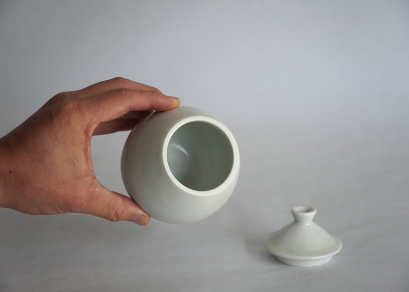 白磁蓋物 | COCOROSTORE