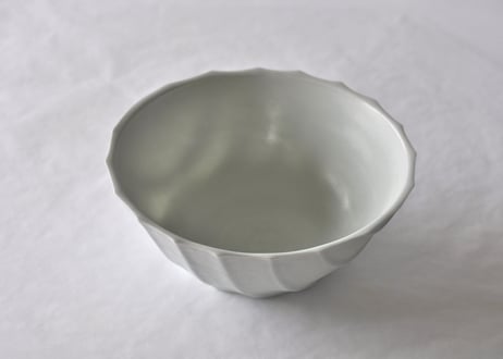 雪白磁しのぎ鉢（縁開き）