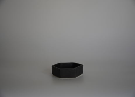 六角鉢　黒・白（青萩）