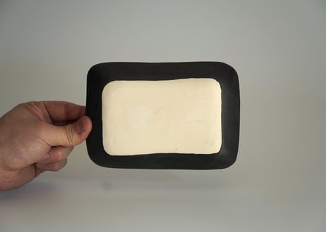 角小皿　黒・白（青萩）