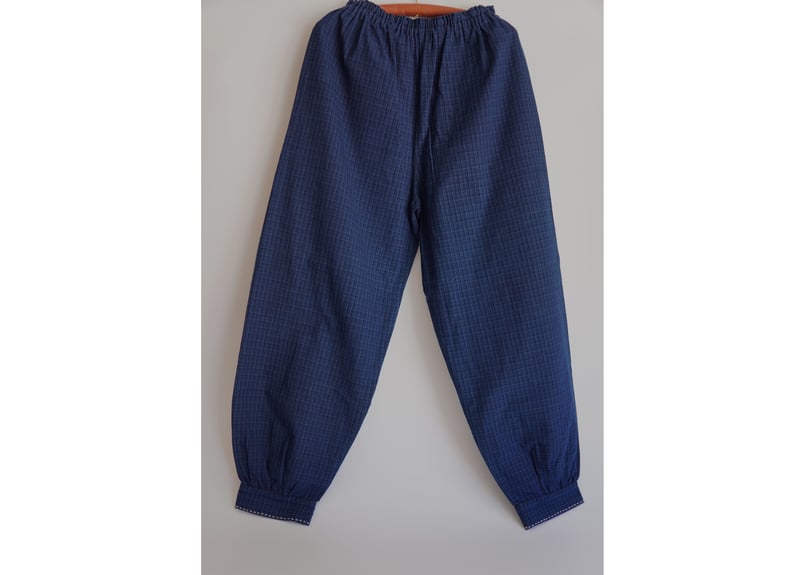 コラボパンツ✨藍染古布木綿=ブルー藍&小布接ぎ合わせ=ワイドなパンツ　(W) コラボパンツ✨藍染古布木綿=ブルー藍&小布接ぎ合わせ=ワイドな