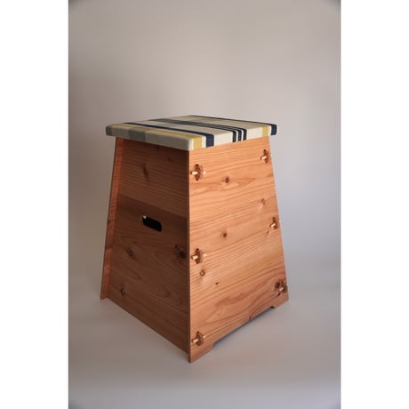 組み立てスツール