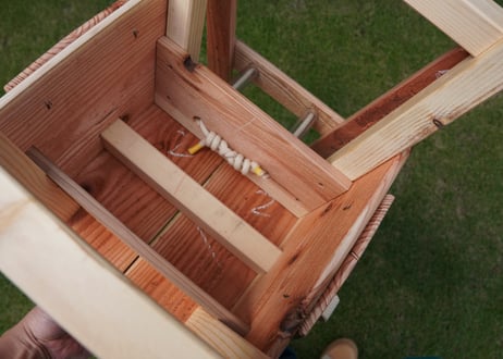 小屋椅子　（アーム付き）