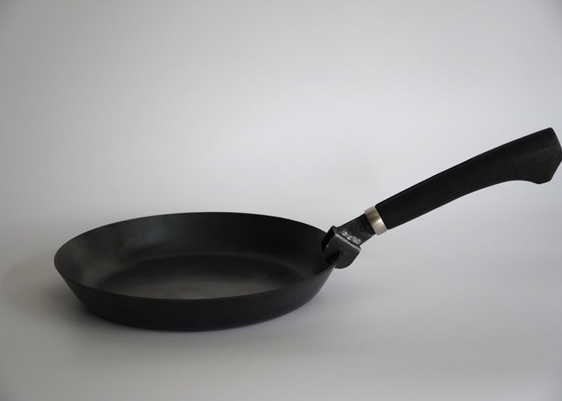 お値引中！LAVA 黒い鋳鉄製フライパン LAVA 黒い鋳鉄製フライパン お値引中！LAVA 黒い鋳鉄製フライパン LAVA