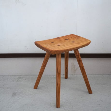 彫りスツール（桜）