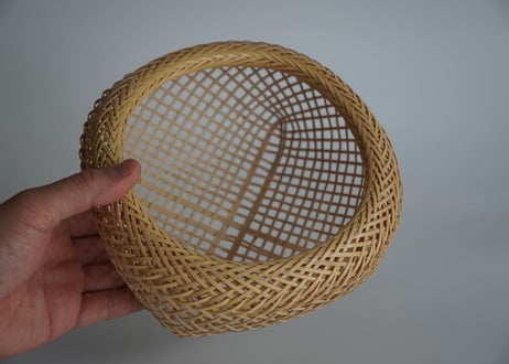すかし網代編み小物入れ