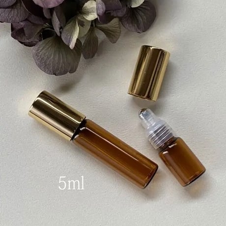 ＜10個より40/％OFF＞５ml ロールオンボトル　遮光ガラス　ゴールドキャップ　日本製　金冠【小ロット　業務用　調香　香水　アロマ　レッスン】