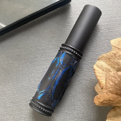 【クリックポスト対応】　パイソン革巻き　5ML メタルアトマイザー　MBKMBL11   日本製【再入荷　メンズ　香水　フレグランス　人気　アロマ　ギフト　キラキラ　お返し】