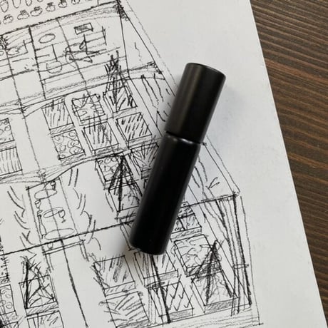 【クリックポスト対応】　５ml  ロールオンボトル　マットブラック　アルミキャップ付き　日本製【メンズ　香水　フレグランス　アロマ　ヒーリング　爪のケア】