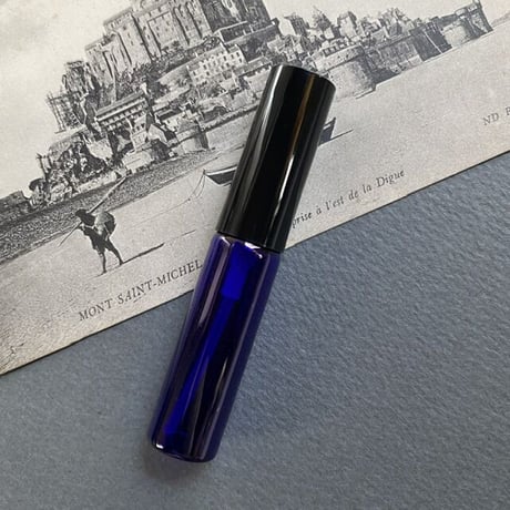 【クリックポスト対応】　５ml カラーアトマイザー　瑠璃　黒プラスチックキャップ／黒スプレーポンプ　日本製 【香水　フレグランス　アロマ　ギフト】