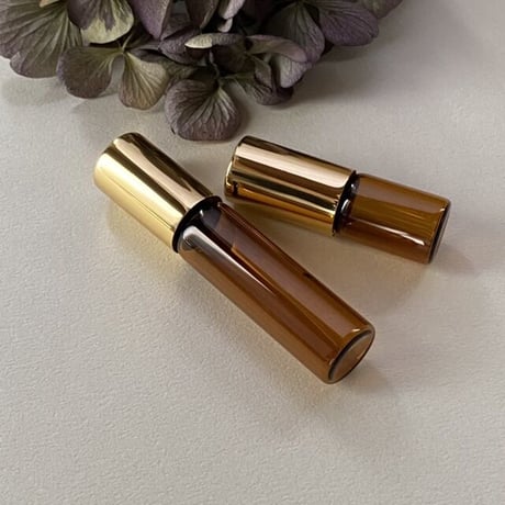 ＜10個＞２.５ml  遮光瓶 ロールオンボトル　ゴールドキャップ　日本製（金冠キャップ）【業務用　調香　香水　フレグランス　アロマ　ワークショップ】
