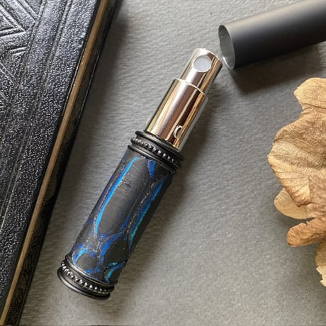 【クリックポスト対応】　パイソン革巻き　5ML メタルアトマイザー　MBKMBL12   日本製【再入荷　人気　メンズ　香水　フレグランス　アロマ　ギフト　キラキラ　お返し】