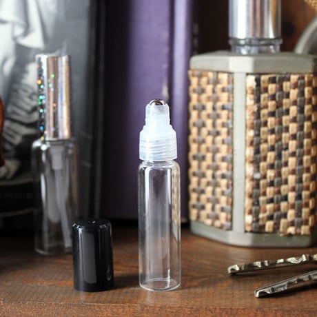 【クリックポスト対応】５ml ロールオンボトル　日本製（ブラックキャップ 36246）【メンズ　香水　フレグランス　アロマ　爪のケア　ネイル】
