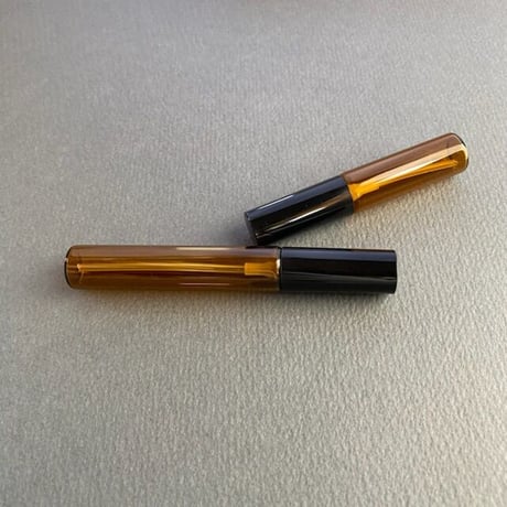 ＜100個＞８ml 遮光瓶アトマイザー　黒プラスチックキャップ／黒スプレーポンプ　日本製 【小ロット　香水　フレグランス　アロマ　調香　レッスン　漏れない】