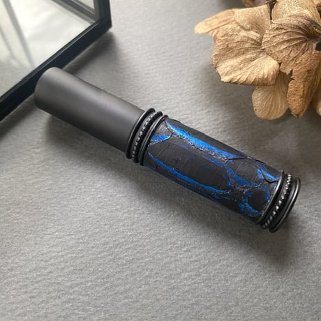 【クリックポスト対応】　パイソン革巻き　5ML メタルアトマイザー　MBKMBL12   日本製【再入荷　人気　メンズ　香水　フレグランス　アロマ　ギフト　キラキラ　お返し】